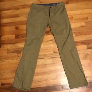 Men’s khaki pants